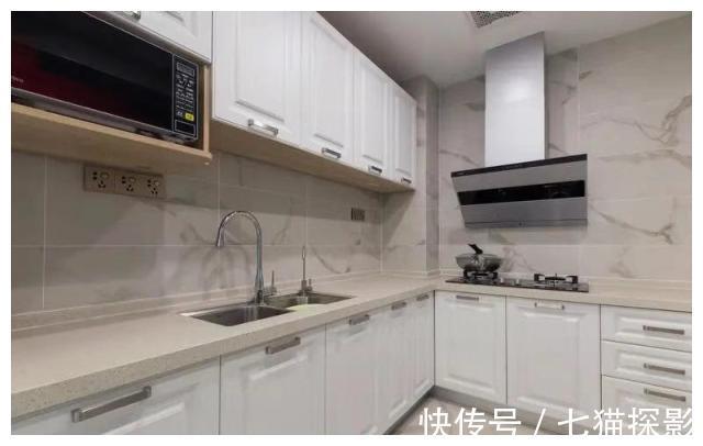 背景墙|130平清新美式三居，设计巧妙的沙发背景墙，一进门就被迷住了！