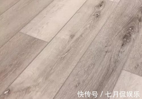 地板|阳台铺瓷砖早已不吃香了，这4种地面装修不要太惊艳！