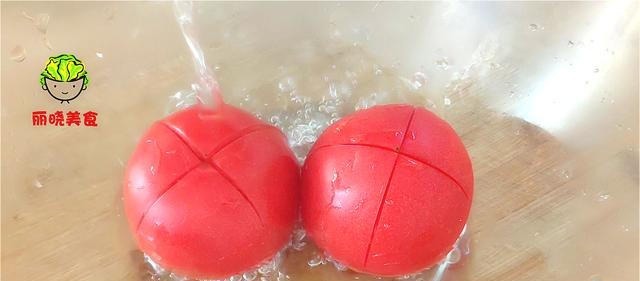 做鸡蛋汤时,不要再直接倒入鸡蛋了,教你一妙招,好喝到停不下嘴