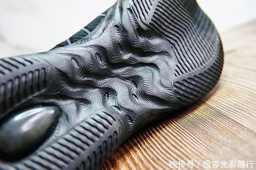 鹅卵石|不怕脏，不怕水，还很轻！OneMix小黑鞋评测