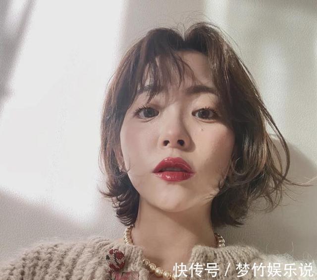 减龄|40岁的女人,别烫“大妈卷”,今年流行“波浪短发”,更减龄