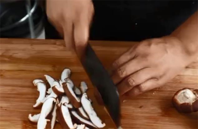 想吃麻辣冒菜不用买,手把手教你在家做,一做一大锅不够吃