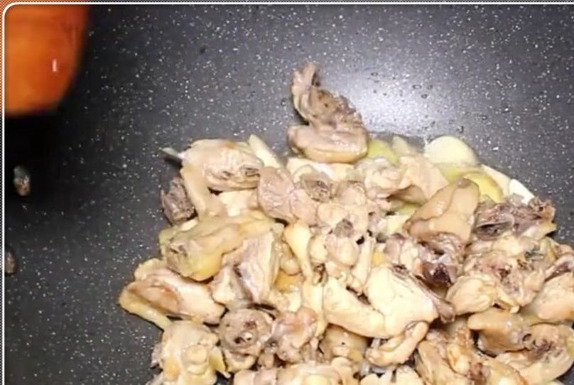 鸡肉好吃有窍门，换个新吃法，2斤鸡肉不够吃，做法简单又解馋