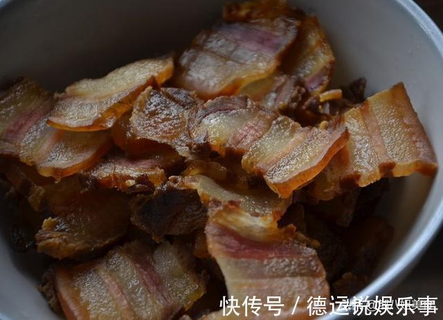 配菜|炒腊肉有技巧，不要切了就下锅炒，教您一招，不硬不咸，刚刚好