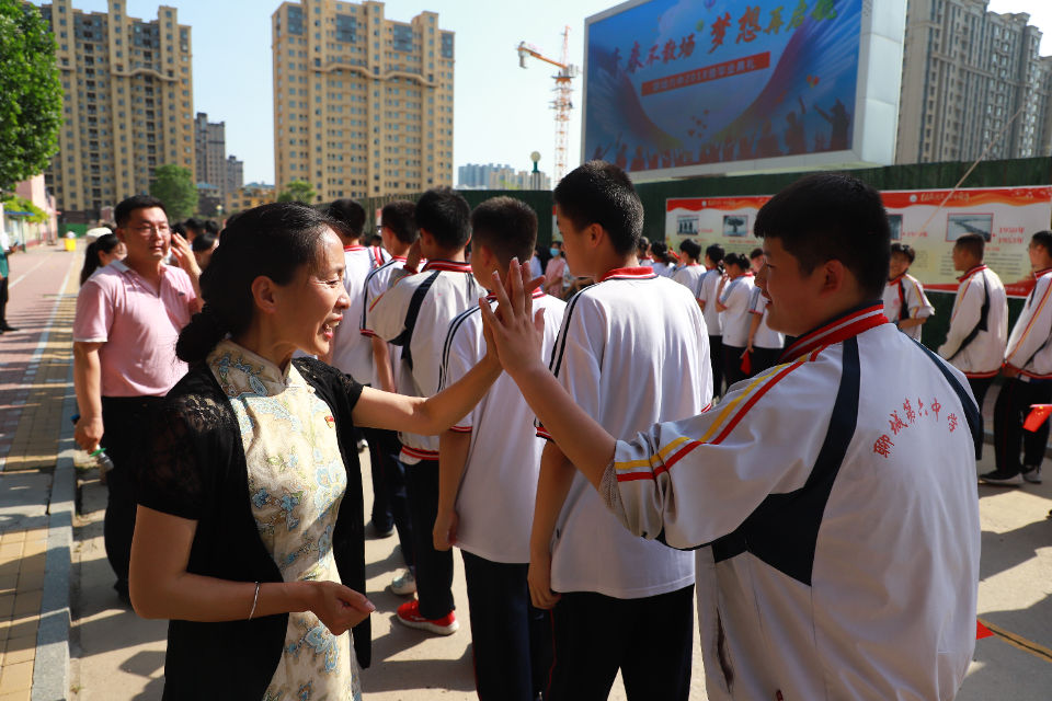 齐鲁壹点|感恩母校逐梦未来，聊城六中这场毕业典礼满满都是爱