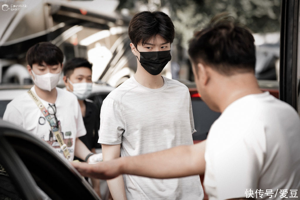 打工人|210625 打工人范丞丞久违离开剧组去录综艺 浑身是伤的小伙汁永远报喜不报忧