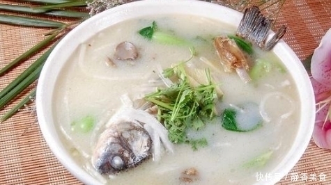 炖鱼别再用料酒和啤酒了,用它炖,鱼肉鲜嫩不老,没有一点腥味