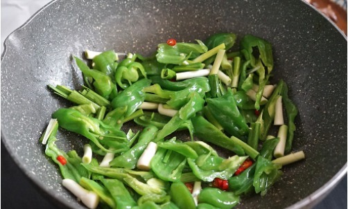 每次|这肉是猪身上最嫩一块,每次炒一盘,总不够吃,我家三天两头吃