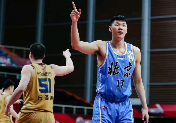 林书豪|CCTV5直播,首钢战山西全力求胜,林书豪被针对,24+9外援上位