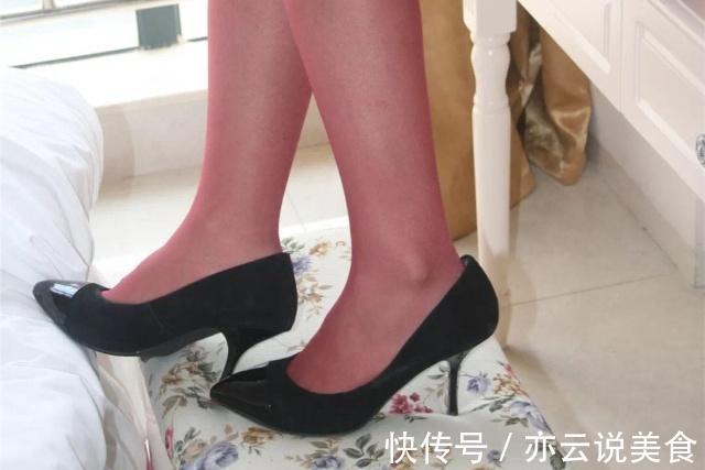 尖头 尖头细跟鞋,优雅大方的极简主义风格,看起来十分优雅淑女