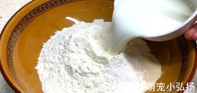 保鲜膜|1碗面粉，1个鸡蛋，就能在家做油条，不用泡打粉，比买的好吃百倍