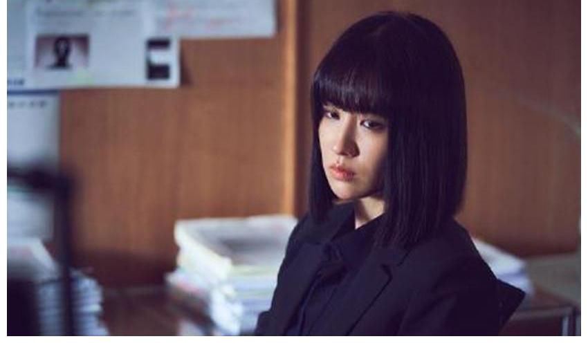 拍到一半就下车,戏份还没女三多,这女主当的真憋屈