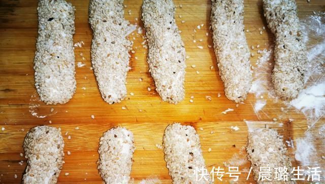 一碗糯米粉，开水烫一下，真的是太好吃了，我家一周做三次，过瘾