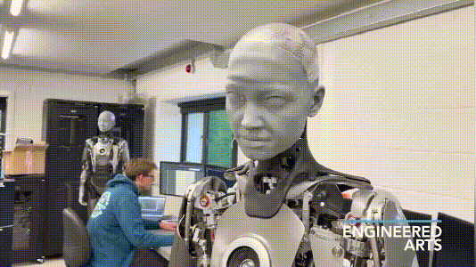 索菲亚|“世上最先进的机器人”在英国亮相，神态丰富堪比“表情包”，能走路就完美了！