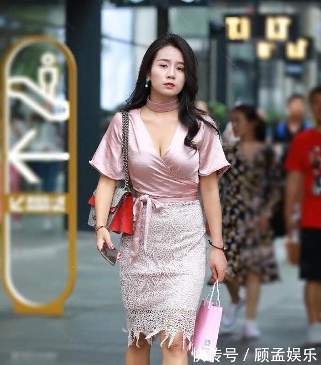 有气质 彰显少女感又有气质的裙子,非粉色裙子莫属了吧!