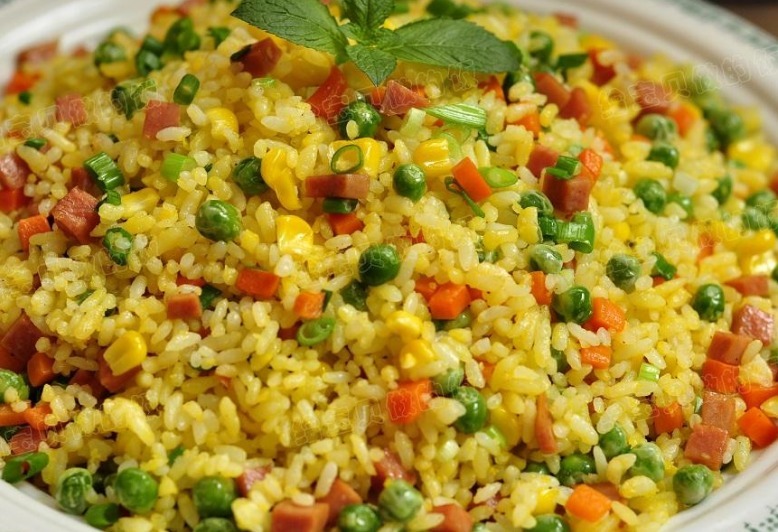 蛋炒饭很多人第一步就错了，此法做米饭粒粒分明，解馋好看也好吃