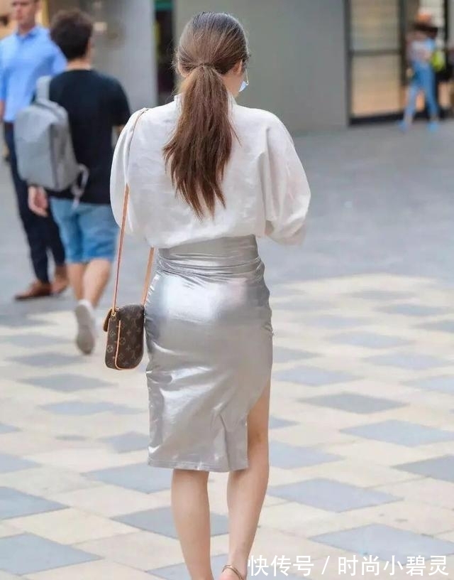 高跟鞋 入秋偏爱成熟风,气质女生的半身裙穿搭,好看又气质