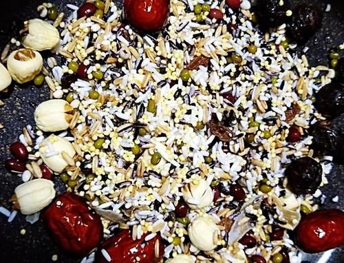  熬腊八粥有很多讲究，牢记3个小窍门，腊八粥香浓软糯，美味好喝！