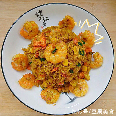 冬天吃#精致一人食#咖喱粉虾仁炒饭,暖身又暖心