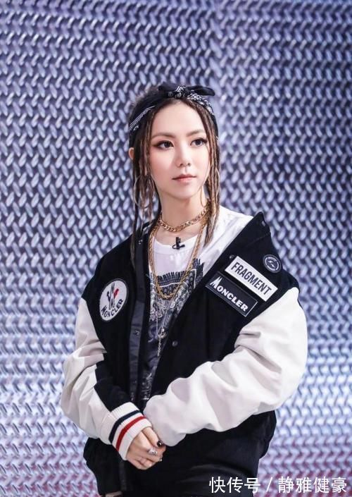 女人|不管多大年纪的女人,这5种发型留久了,脱发还很伤头发!