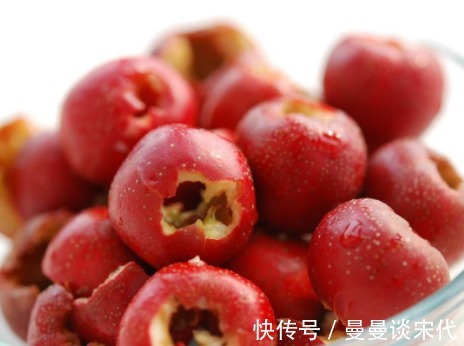 泡水|山楂和此物一起泡水喝,等于跑了800米,湿气没了,小肚子不鼓