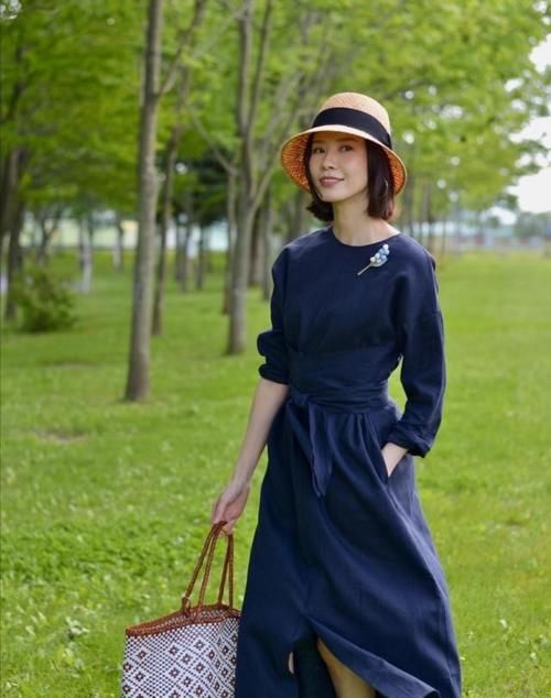 蕾丝|四五十岁的女人，穿裙子最好避开“3种”雷区，没气质还被嫌装嫩