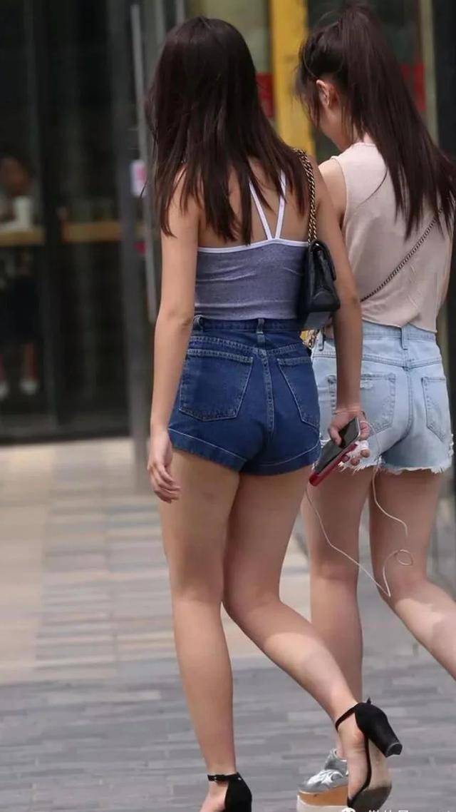 脖衫|牛仔短裤搭配挂脖衫,学生味,青春派