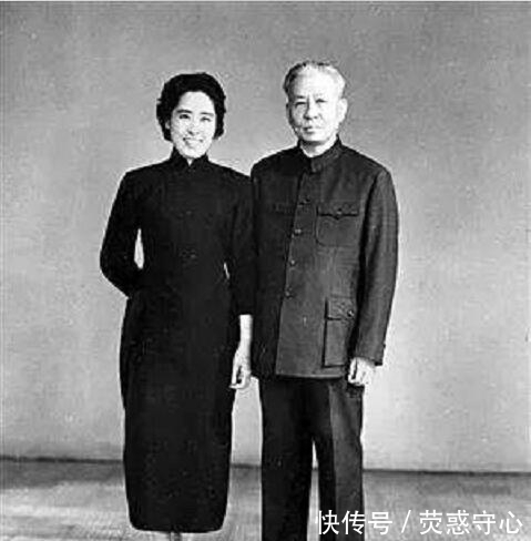 书法欣赏@刘少奇书法墨迹骏迈丰腴,太率性洒脱了,网友直言:真正字如其人