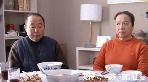 胡丽娟|《双面胶》:丽娟父母犯了4个错,你若重蹈,也会为女儿操碎了心