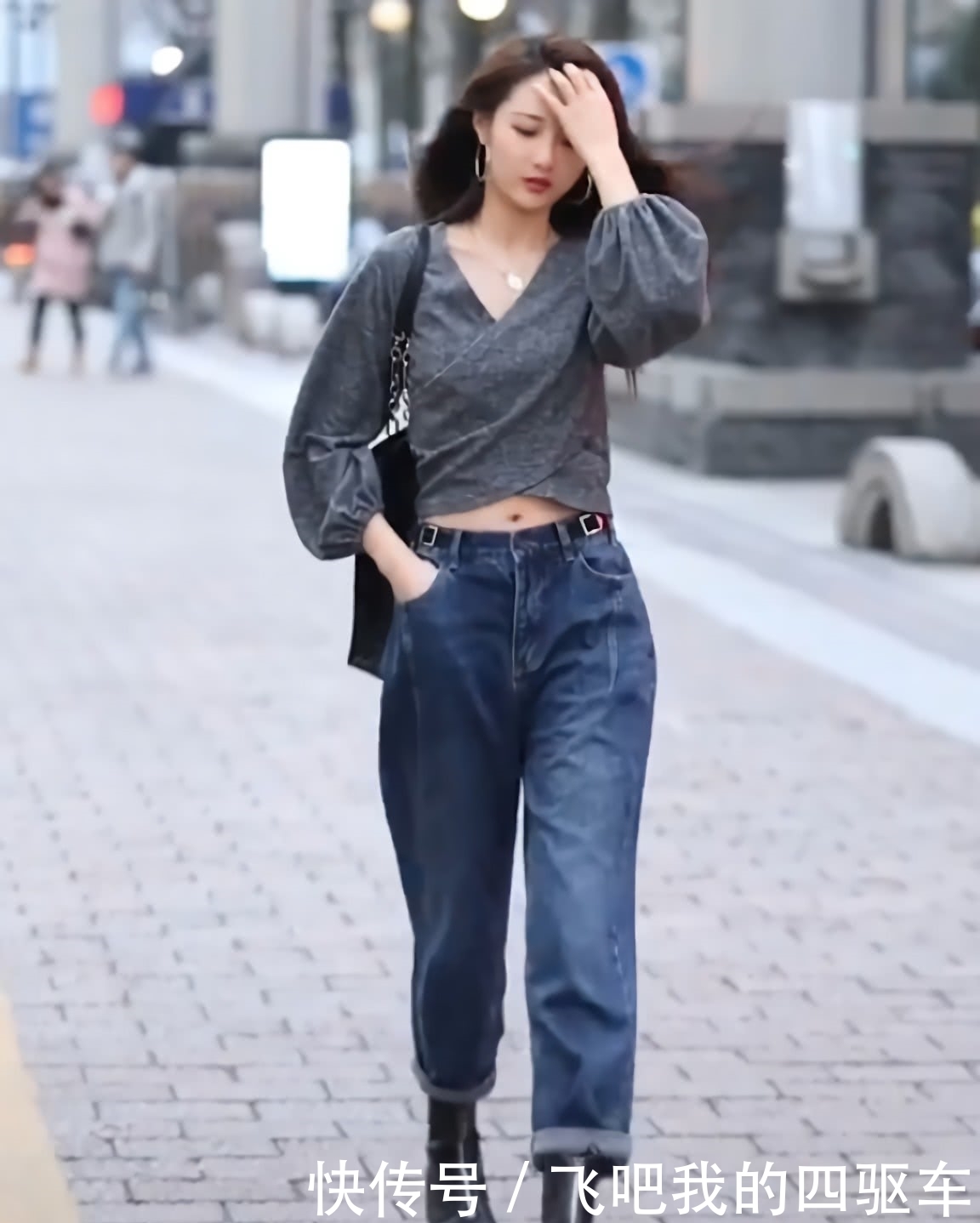 阔腿裤晾凉了?现在网上流行这种“吹风机裤”,男生都会被迷住!