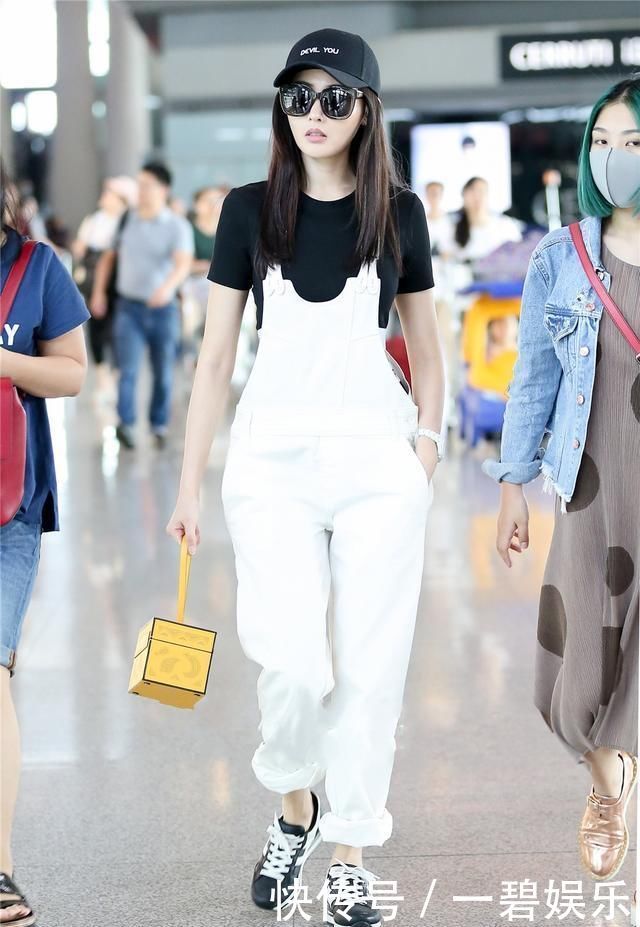 前卫|铅笔裤大势已去,今年夏天最流行的是“初恋裤”,清新减龄很前卫