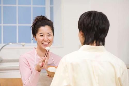 晚餐|明明没有“减肥”,体重却下降了?或许是无意中做对了这3件事