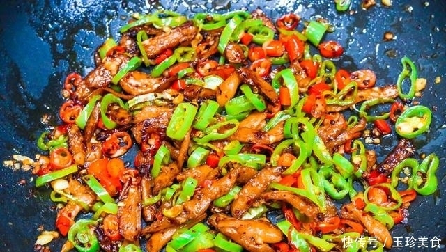 一到夏天，老公就馋它，3块钱炒一碗，端上桌吃到碗都舔干净