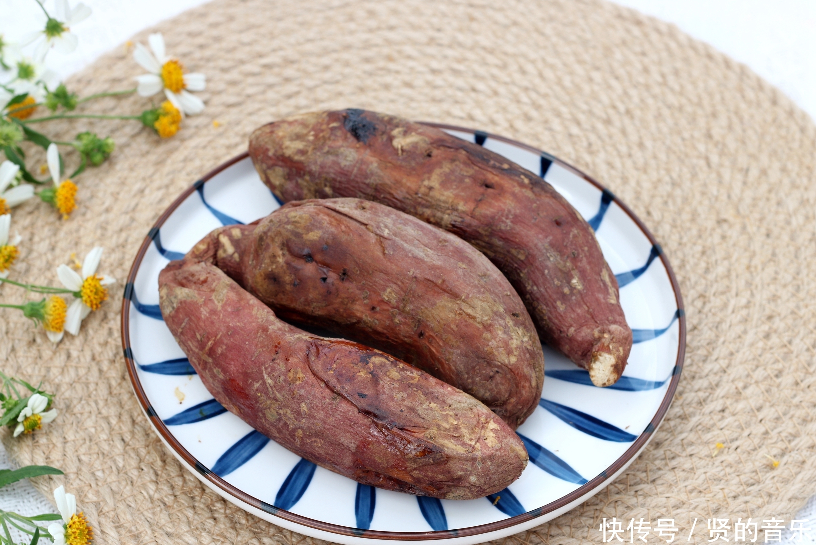 蛋糕程序|想吃烤红薯不用买，用电饭锅就能做，不放一滴水，软糯香甜超好吃