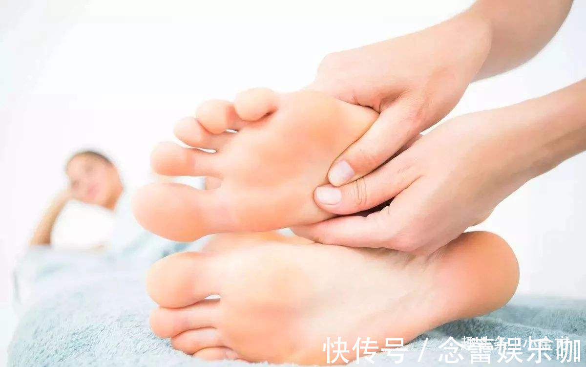 劳宫穴|手脚上有5个“灭火穴”!夏天常按按,清心火、平肝火、去肾火