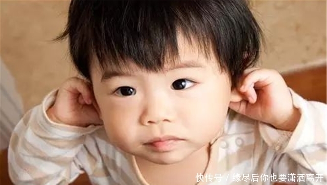 弟弟|熊孩子趁爸妈外出,把弟弟放进锅中加水“炖”了,爸妈发现很崩溃