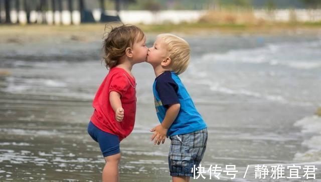 大拇指|8岁男孩“偷亲”女同桌,妈妈知道后的做法,让老师都竖起大拇指