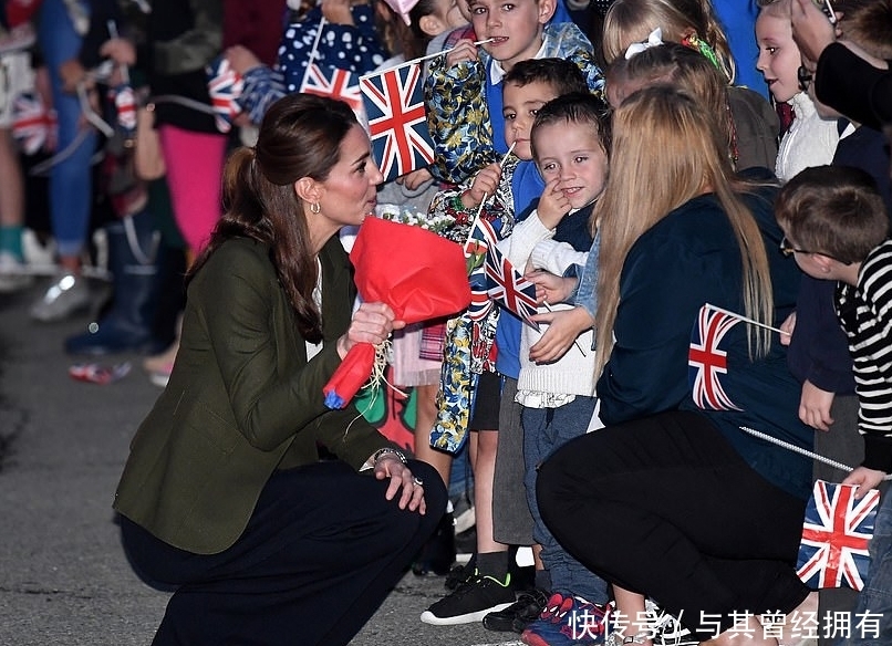 气质|学学凯特王妃、西班牙王后穿阔腿裤,时髦又气质!梅根穿出潮流范