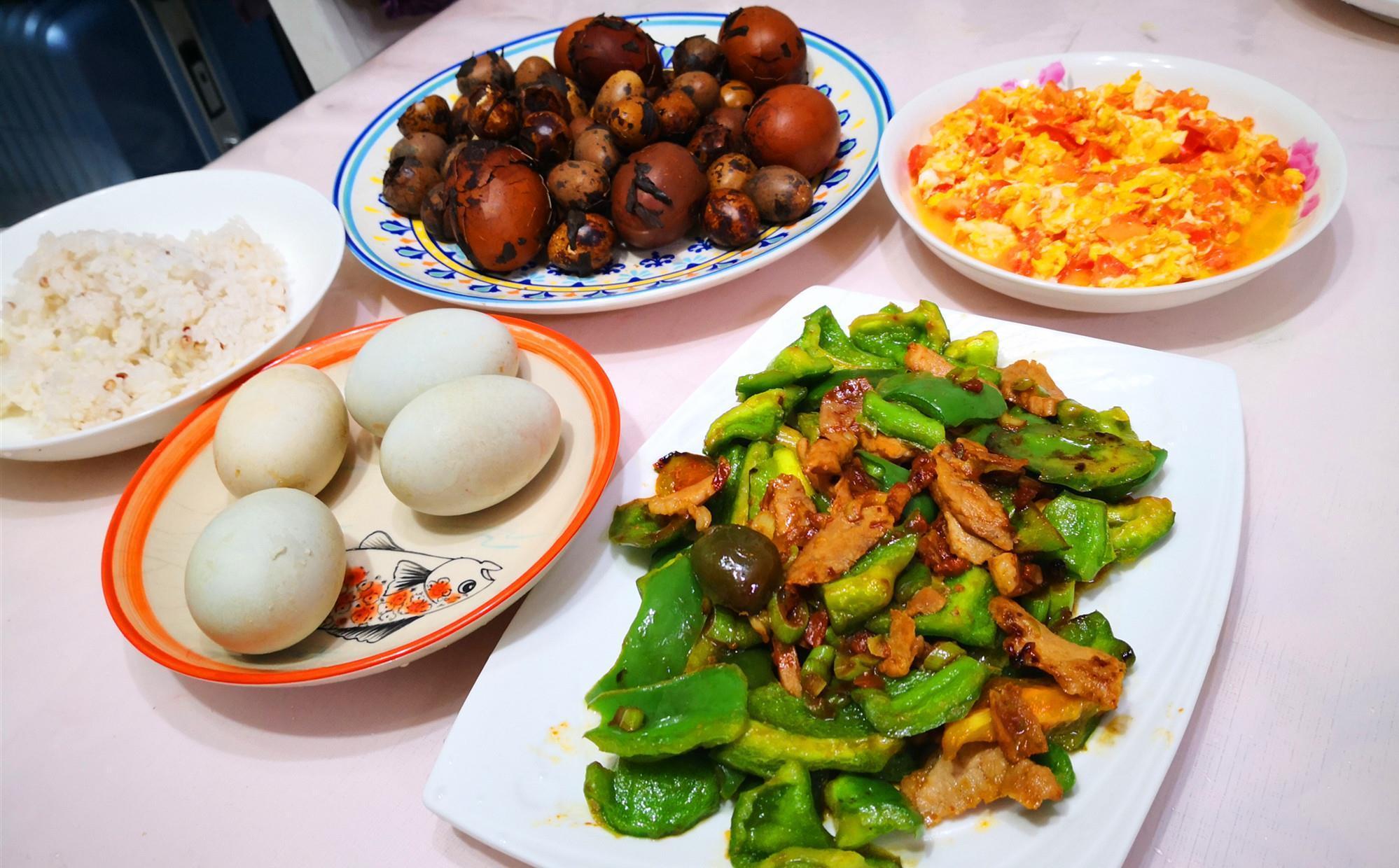 晒晒媳妇做的早餐,营养丰富又解馋,做法却很独特,很多人没吃过