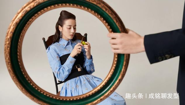 羊毛卷发 女明星做示范,头发扎一半留一半,这些发型好打理还时髦!