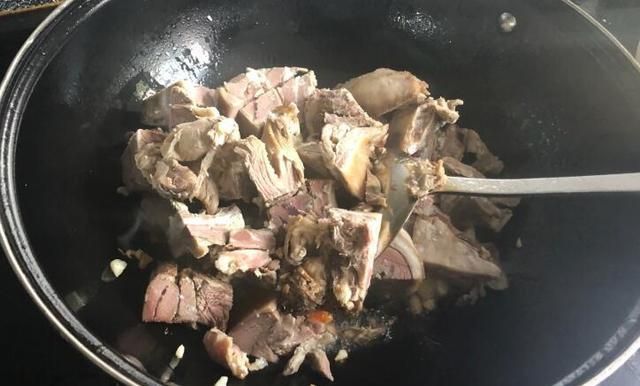 立冬后，多给家人做这锅肉，滋补又保暖，1周吃1回，手脚不再冰凉