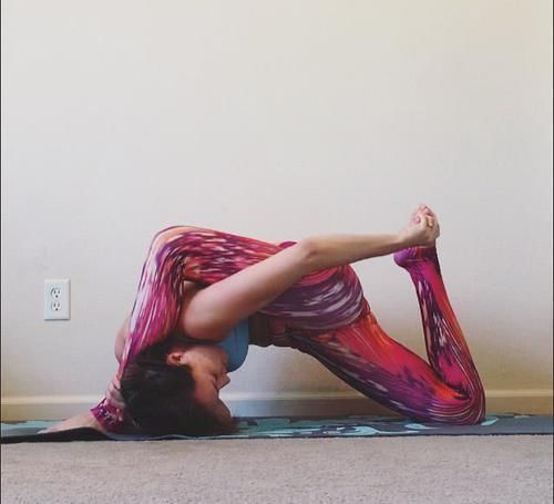 右脚|在家也能做的超实用瑜伽，学会了哪里还用去健身房