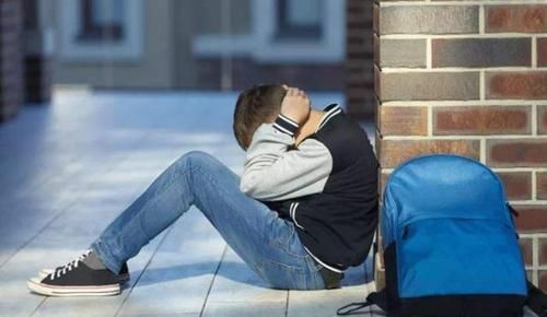 敏敏|5岁女童光着身子逛超市,宝妈却不以为然,家长别让无知伤了孩子