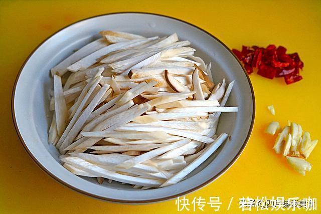 冬天|杏鲍菇和韭菜炒，太好吃了，营养又鲜香，冬天我家就爱这么吃