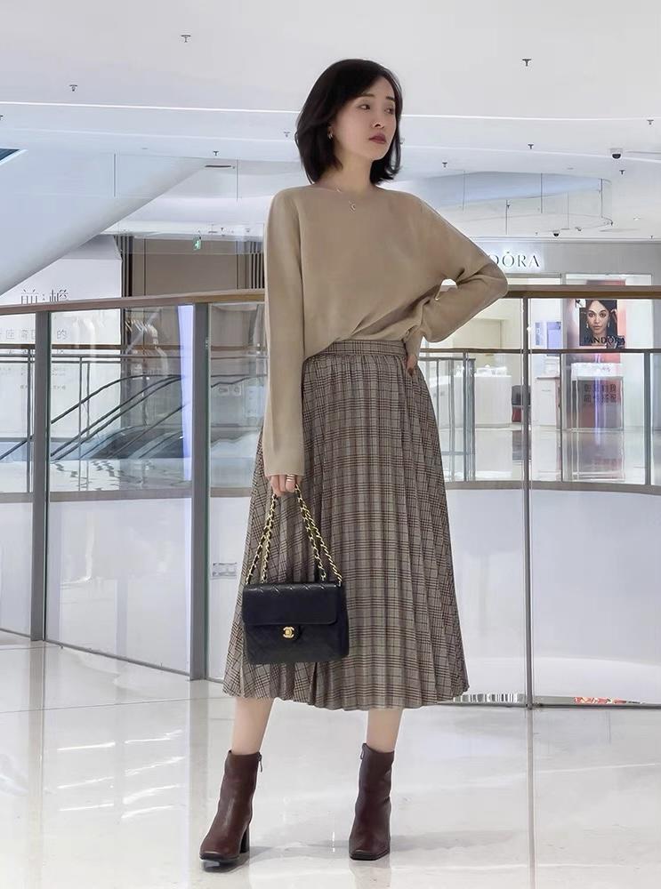 秋冬|别再一味地追求减龄了,针织衫搭配伞裙保温又好看,洋气又显瘦!