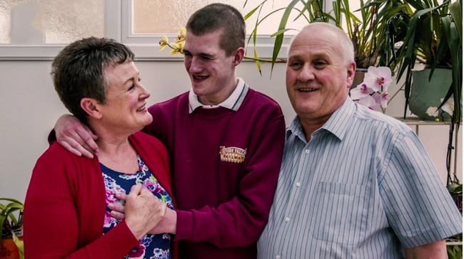 男孩|患上怪病的男孩,只要睡觉就会停止呼吸,被称为“水中仙的诅咒”