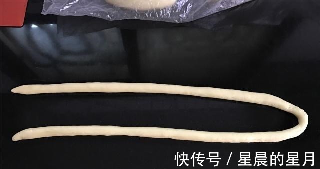 面包|教你一种麻花新做法,做法简单特好吃,比面包还松软,越嚼越香!