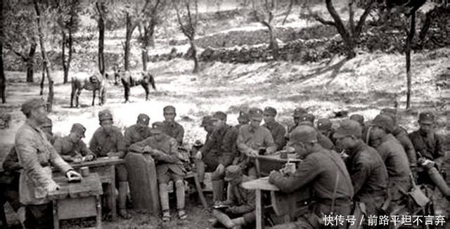 中央|他率部突围后请示中央,中央回复两字快跑!主席特批少将升中将!