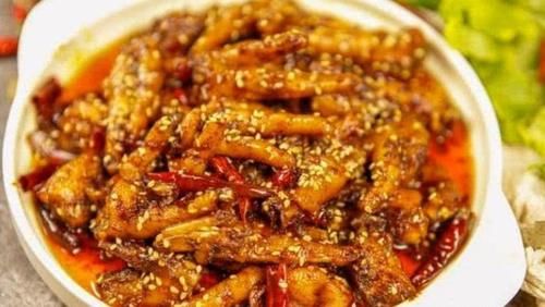 美食推荐：麻辣鸡爪，爆炒鸡杂，大葱爆羊肉，小炒顺风耳的做法
