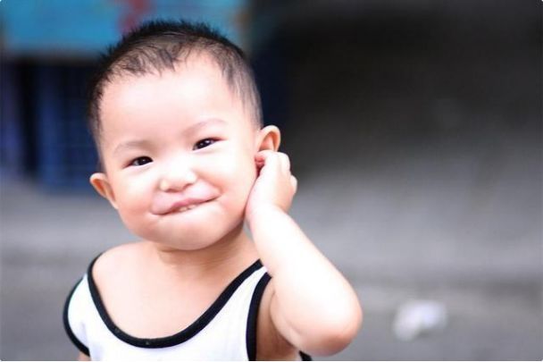 内耳|半岁宝宝总爱抓耳朵?6个原因和处理小技巧,建议家长提前了解